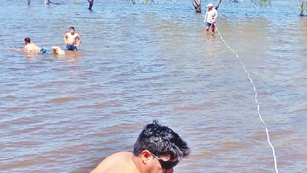 Pilar estrena su playa arbolada con clásica fiesta Hawaiana
