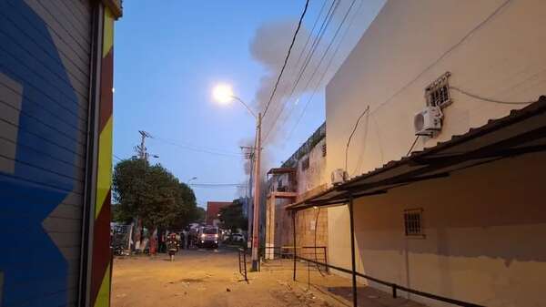 Una vez más se reavivó el fuego en la baldosería de Tacumbú - Policiales - ABC Color