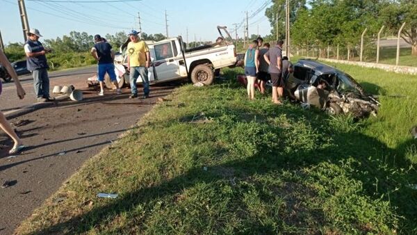 Aparatoso accidente entre dos camionetas deja cuatro fallecidos en Villeta