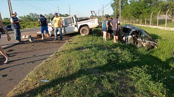 Choque frontal entre camionetas deja 4 muertos en el tramo Villeta-Alberdi | 1000 Noticias