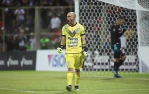 Versus / Ameliano recurre al arquero que le hizo campeón