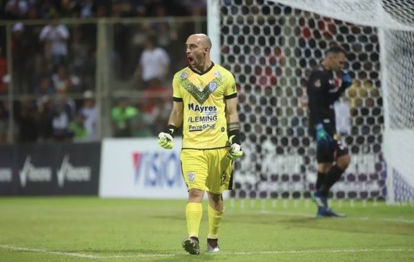 Versus / Ameliano recurre al arquero que le hizo campeón