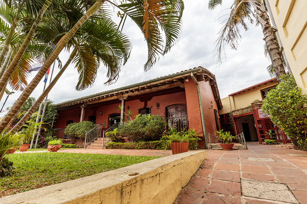¡Vacaciones en la Manzana de la Rivera! Propone disfrutar de Historia, Literatura y Arte - trece