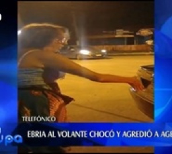 Ebria al volante chocó a un vehículo y agredió a agentes de tránsito - Paraguay.com