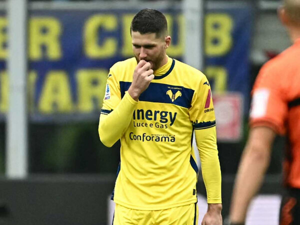 Un jugador del Verona de Italia recibió amenazas de muerte luego de fallar un penal