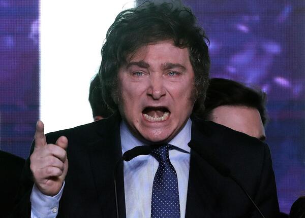 Milei se enojó porque no sabía que su decreto retiraba a 22 generales, aseguran - ADN Digital