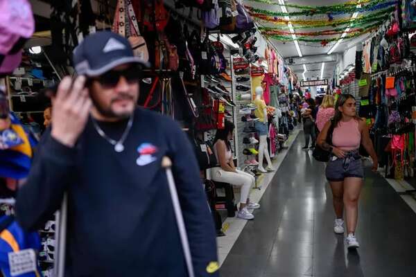 Fuerte caída del consumo en el inicio de la era Milei en Argentina - Mundo - ABC Color