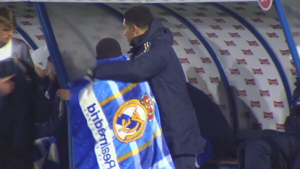 El amable gesto de Jude Bellingham con un 'pasapelotas' durante la Copa del Rey - Unicanal