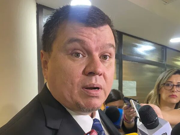 Senador Amarilla causa controversia con mensajes violentos