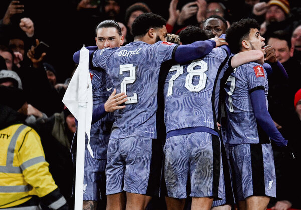 Versus / Liverpool elimina de la FA Cup al Arsenal, que cae en picada
