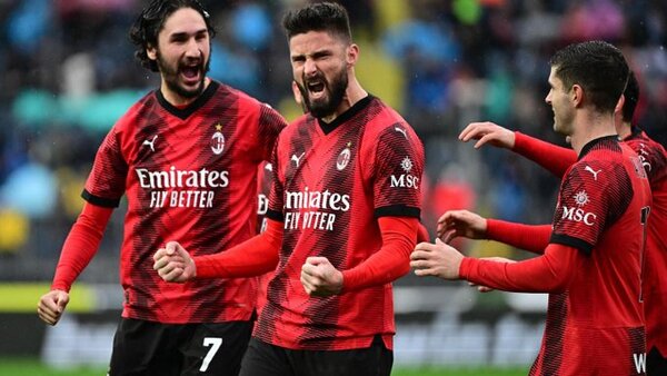 Milan golea y acecha el liderato
