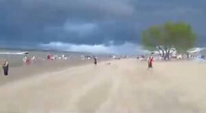 [VIDEO] ¡Hesukena! Estaban en la playa de Ayolas y voló todo