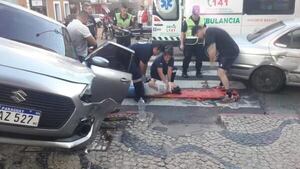 Accidente de tránsito en el centro de Asunción deja una mujer herida   - Policiales - ABC Color