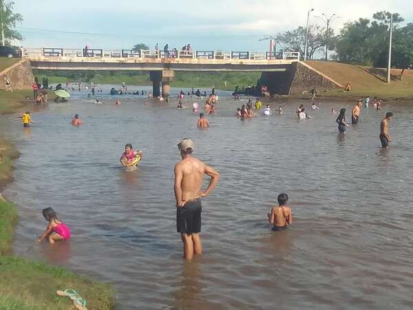 San Estanislao: el Tapiracuái recibe a muchos veraneantes en esta calurosa tarde del domingo - Nacionales - ABC Color