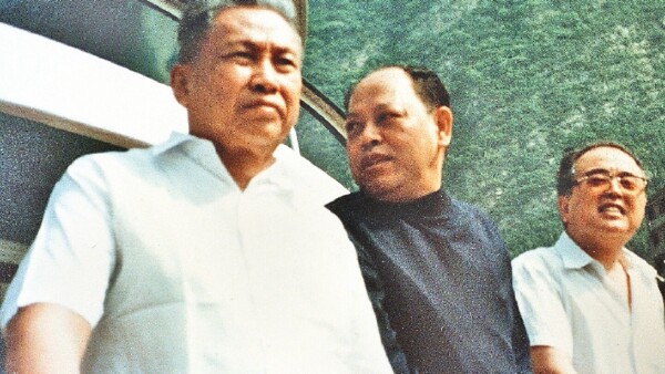 Pol Pot derrocado