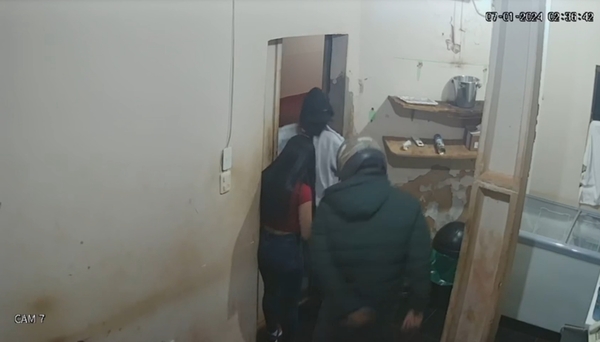 Asaltantes llevan millonaria suma de dinero de un motel en barrio Obrero - Radio Imperio 106.7 FM