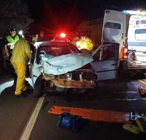 Choque de automóvil con minibús sobre la ruta PY05 dejó a ambos conductores heridos - Radio Imperio 106.7 FM