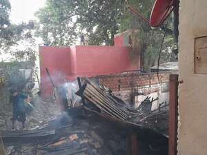 Incendio consumió una vivienda en la Chacarita - Policiales - ABC Color