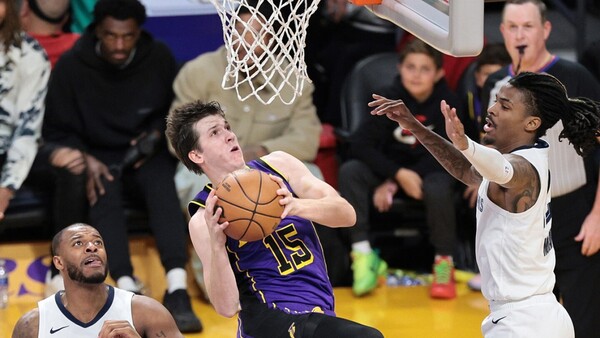 Los Lakers de LeBron respiran y los Timberwolves caen en Dallas