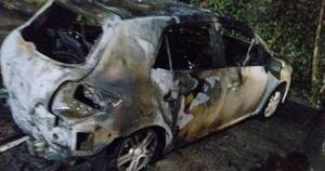La Nación / Reportan un auto incinerado en Encarnación