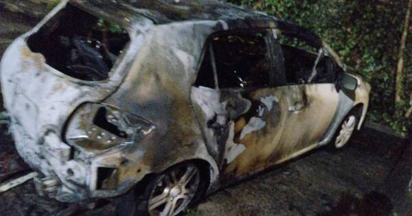 La Nación / Reportan un auto incinerado en Encarnación