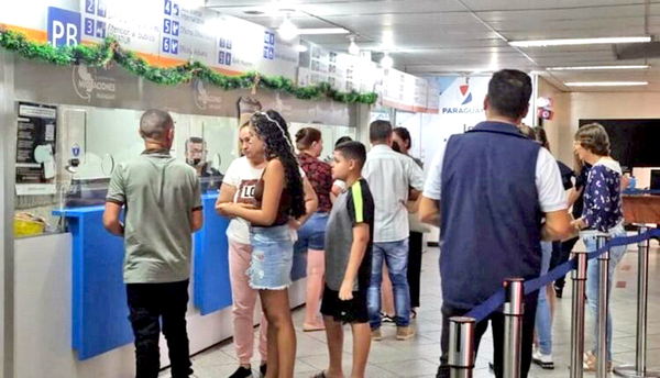 Aumentan los trámites migratorios de turistas en la frontera con Brasil - La Clave