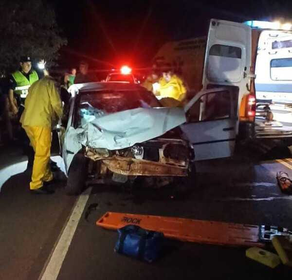 Choque sobre la ruta PY05 deja a conductor de automóvil y pasajera de minibús heridos - Radio Imperio 106.7 FM