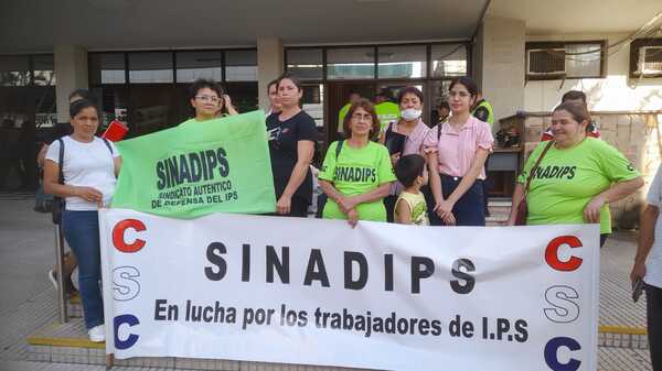 Desvinculados de IPS piden recontratación y niegan ser planilleros - Megacadena - Diario Digital