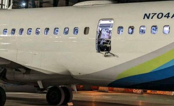 Encontraron la puerta que se “escapó” de un avión ¡a casi 5 mil metros de altura!