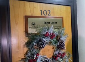 Senador Édgar López tiene como asesora a su esposa y a su nuera como jefa de despacho · Radio Monumental 1080 AM