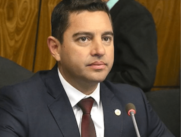 Hija de Pedro Alliana no renunciará a su cargo, dice el vicepresidente · Radio Monumental 1080 AM