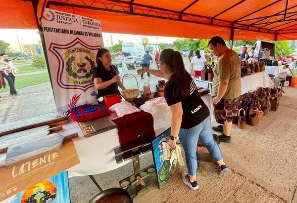«Latente»: arte, esperanza y reinserción en la exitosa Feria Artesanal de personas privadas del Libertad