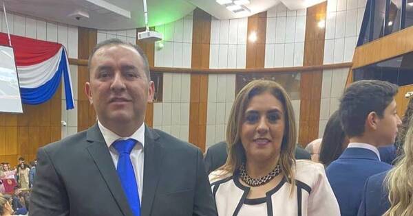 La Nación / Hermana odontóloga de Líder Amarilla se aferra a cargo de asesora en el Senado