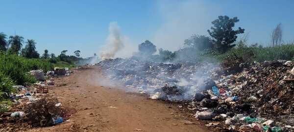 Acusan a adictos de quemar basural y poner en peligro a toda una población en esta época de intenso calor – La Mira Digital