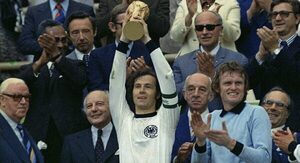 Versus / Fallece a los 78 años Franz Beckenbauer, leyenda del fútbol alemán