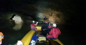 Cinco personas siguen atrapadas en una cueva en Eslovenia