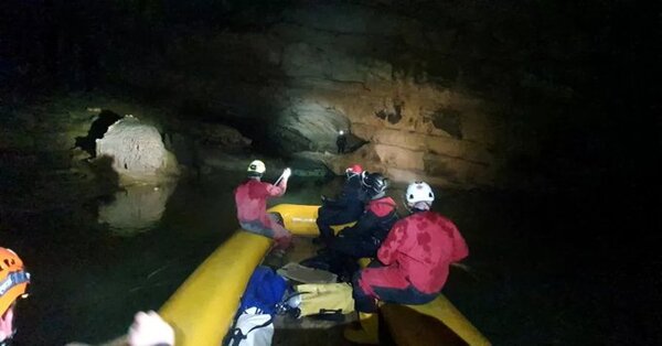 Cinco personas siguen atrapadas en una cueva en Eslovenia