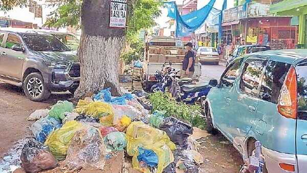 En CDE, sancionarán a quienes dejen basuras en la vereda
