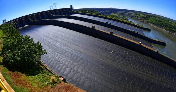 La Nación / A través de la Ande, Itaipú suministró 15 % más de energía a Paraguay en el 2023