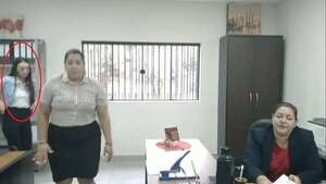 “Neposister” de Roya Torres también ocupó irregularmente oficina pública - Política - ABC Color