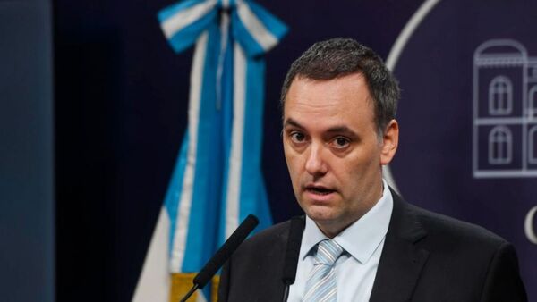 Argentina busca "reflotar" el acuerdo con el FMI tras su "incumplimiento sistem谩tico" - Revista PLUS