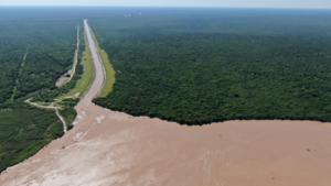Desde el sábado, el río Pilcomayo riega la zona del fortín General Díaz