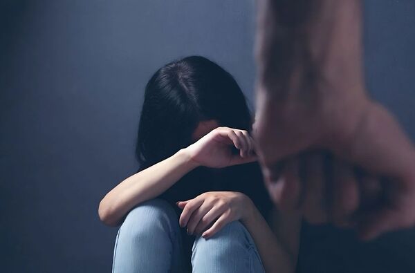 Mujer fue agredida por su pareja en Villa Hayes y el supuesto agresor huyó tras el ataque