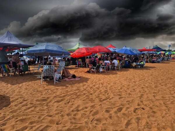 Rayos en la playa: recomendaciones para evitar accidentes - Nacionales - ABC Color