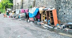 Diario HOY | Despejan casillas y viviendas precarias instaladas de forma irregular