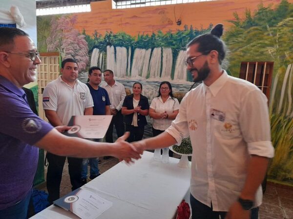 Unos 298 presos culminaron cursos con salida laboral en el Penal de Emboscada - trece