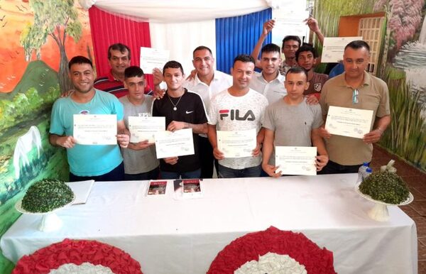 Emboscada: 298 personas privadas de libertad terminaron curso en busca de la reinserción social - Unicanal
