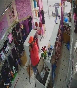 En asalto tipo comando llevan unos G. 20 millones