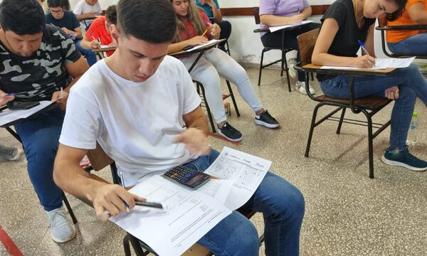 Exhortan a jóvenes a aprovechar el ofrecimiento de 5.000 becas de estudio que hace el Gobierno – Diario TNPRESS