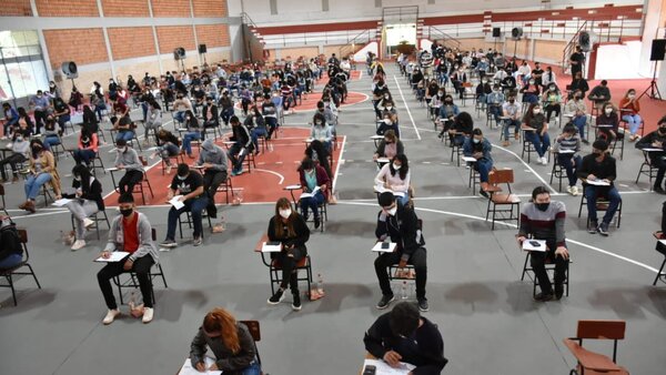 Queda solo un día para postularse a las becas